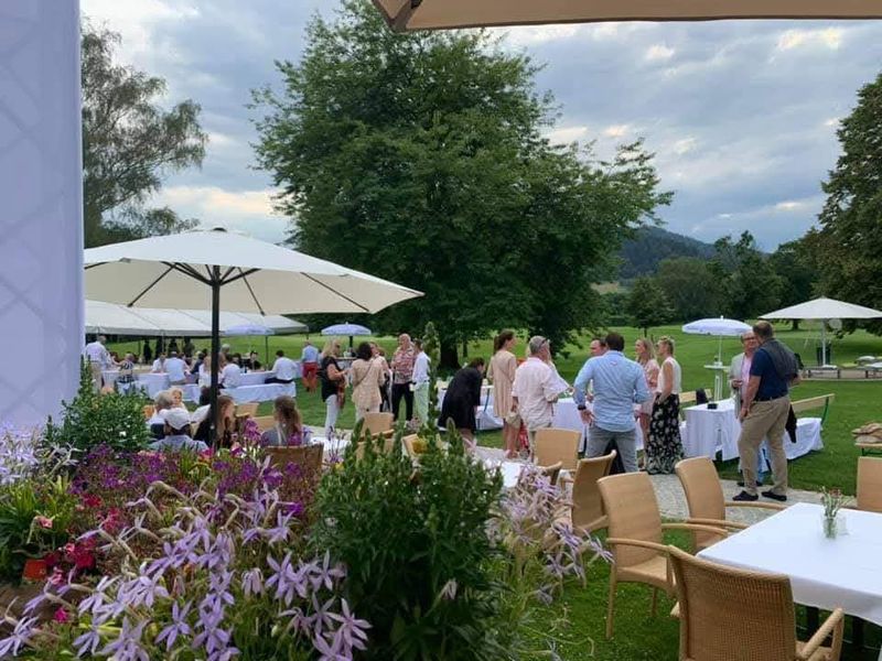 Empfang auf dem Rasen des Golfclubs