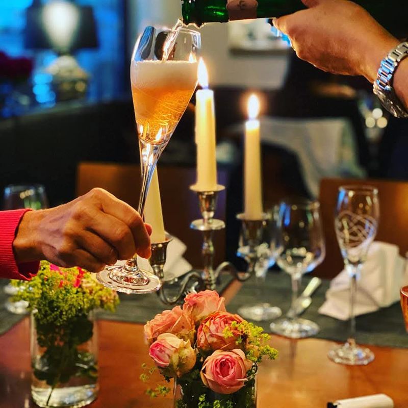 Sekt bei Kerzenlicht